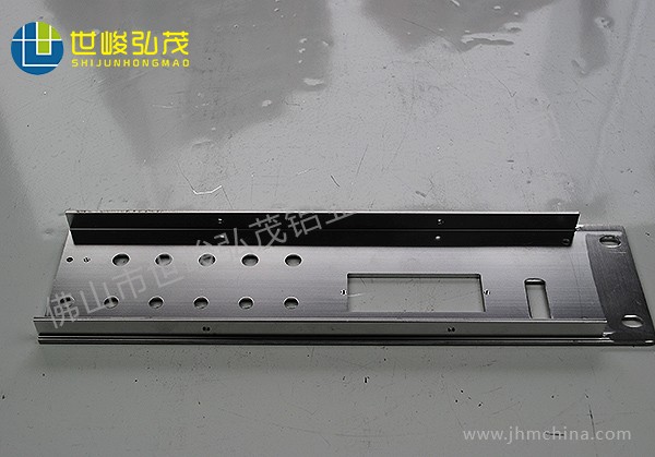 汽車功放面板深加工鋁型材