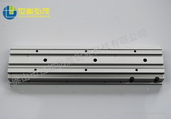 LED路燈龍骨深加工鋁型材-1